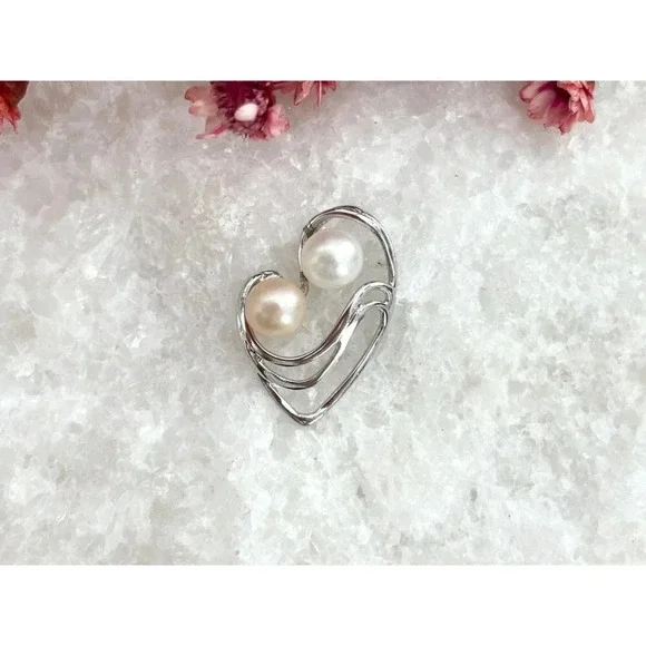 Silver Tone Double Faux Round Pearl Heart Shaped Modernist Vintage Pendant - Picture 6 of 9